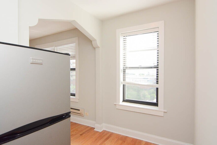 Building Photo - 618 W Patterson Ave