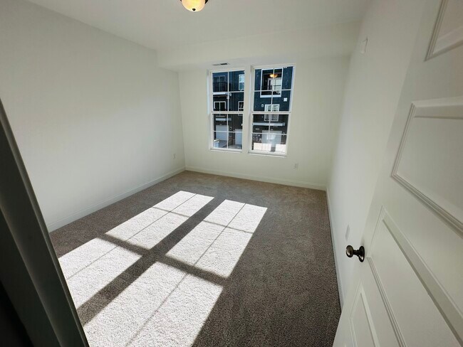 Building Photo - 607 Mkt Grv Dr