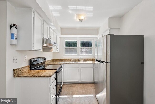 Building Photo - 7735 Inversham Dr