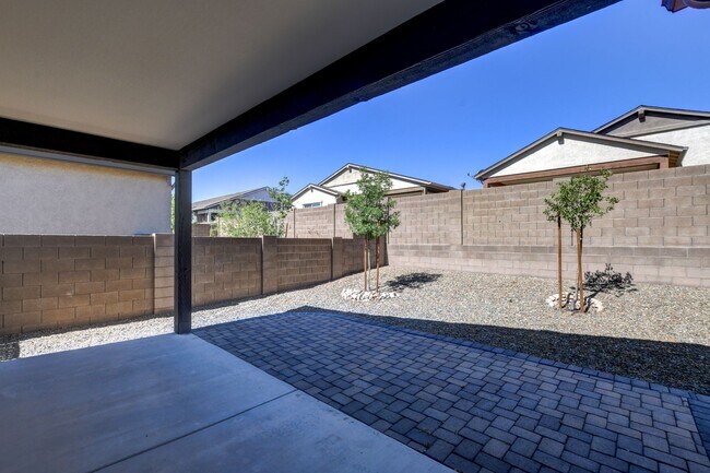 Building Photo - Move in special! 1/2 month off ($1100) you...
