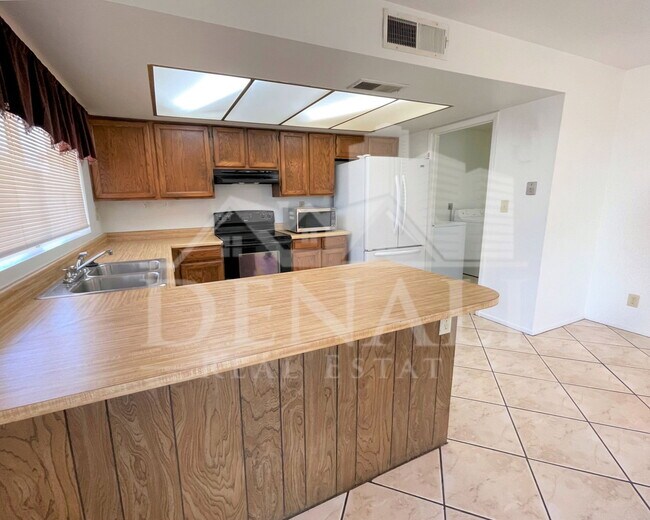 Building Photo - 4746 W Aster Dr