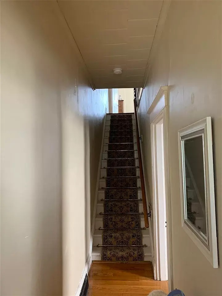 Building Photo - 610 Fenelon Pl