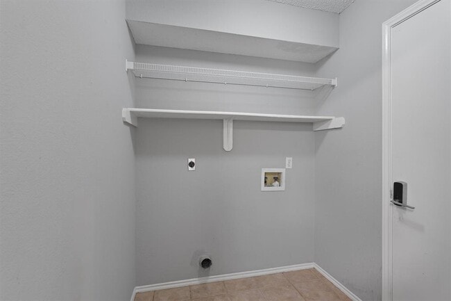 Building Photo - 913 Dover Pass