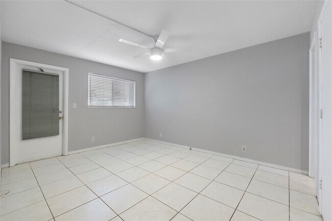 Building Photo - 2175 NE 56th St