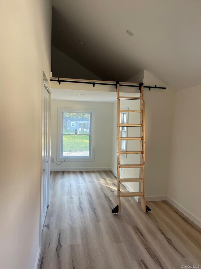 Building Photo - 340 Main St