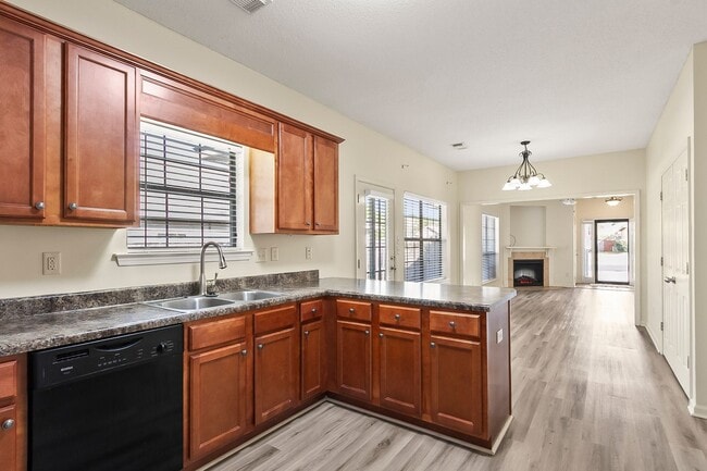 Building Photo - East Tuscaloosa Garden Home in Camden Lake