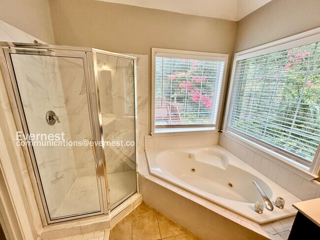 Building Photo - Limited Time Special Offer / Spacious 4 Bedroom Home in Suwanee / Large Yard / Pet Friendly