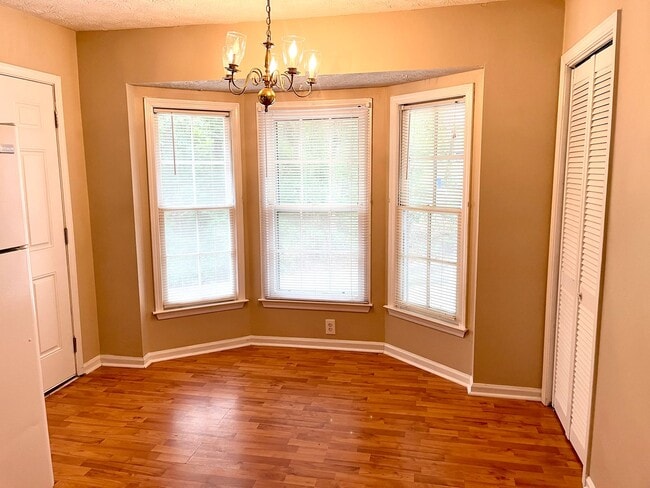 Building Photo - Delightful Upstairs 3 Bedroom / 2 Bathroom Quad-Unit in Fayettevile!