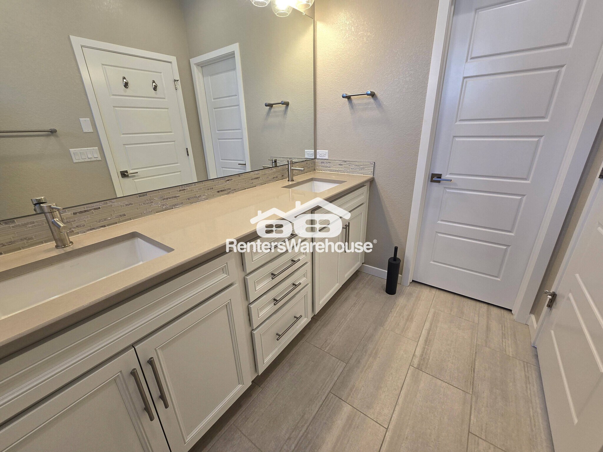 Building Photo - 9065 Southurst St