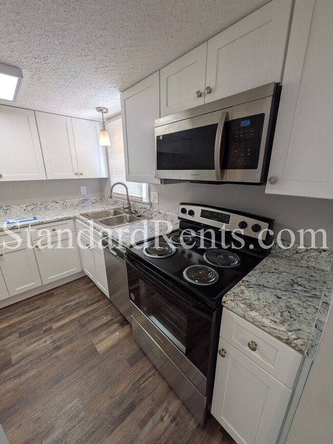Building Photo - 2872 Spruce Cir