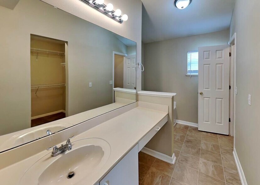 Building Photo - 7415 Overland Park Blvd W