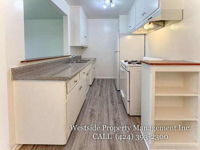 Building Photo - 145 N La Peer Dr