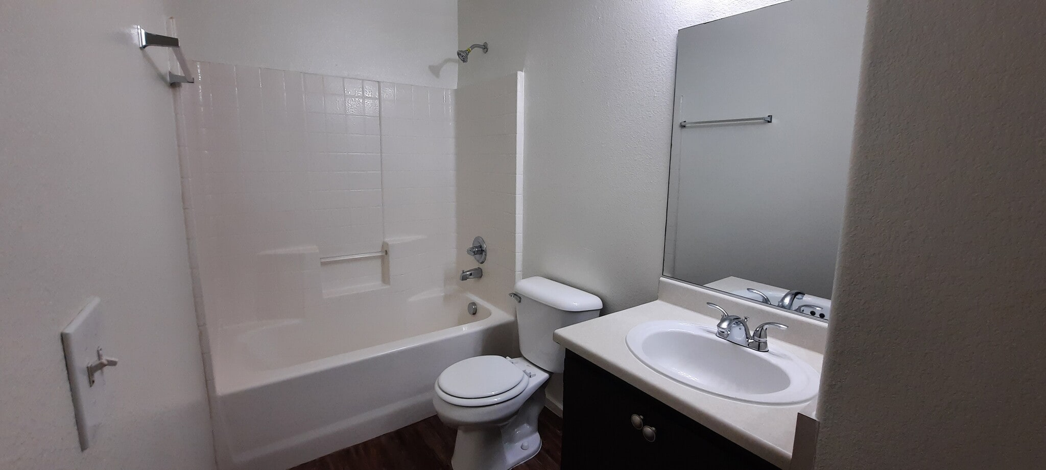 Building Photo - 4430 E Van Buren Ave