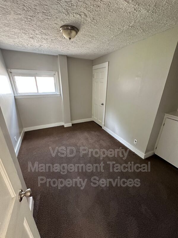 Building Photo - 4413 Woburn Ave