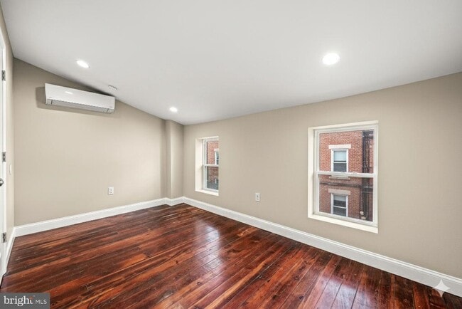 Building Photo - 980 N Lawrence St