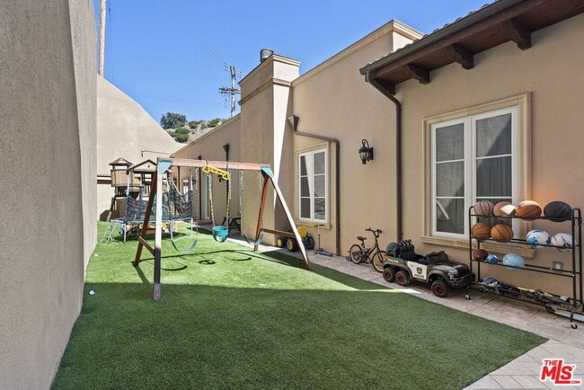 Building Photo - 1465 Robmar Dr