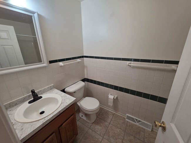 Building Photo - 146 Honora Dr