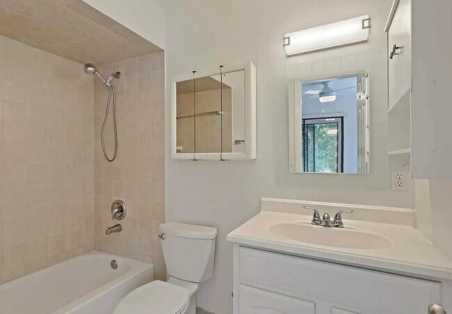 Building Photo - 9258 Green Meadows Way
