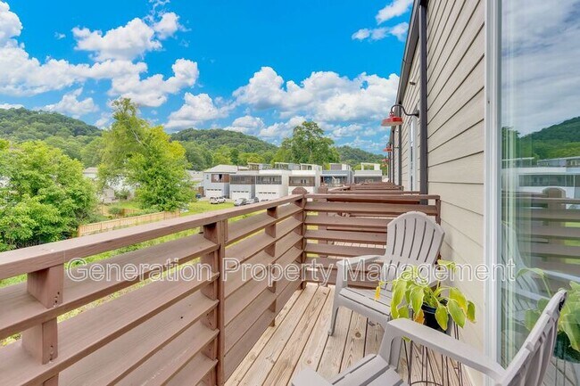 Building Photo - 733 N Market St