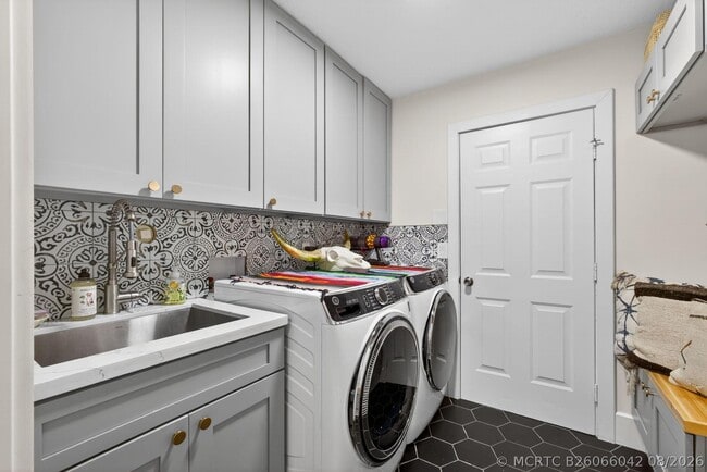Building Photo - 12897 La Rochelle Cir
