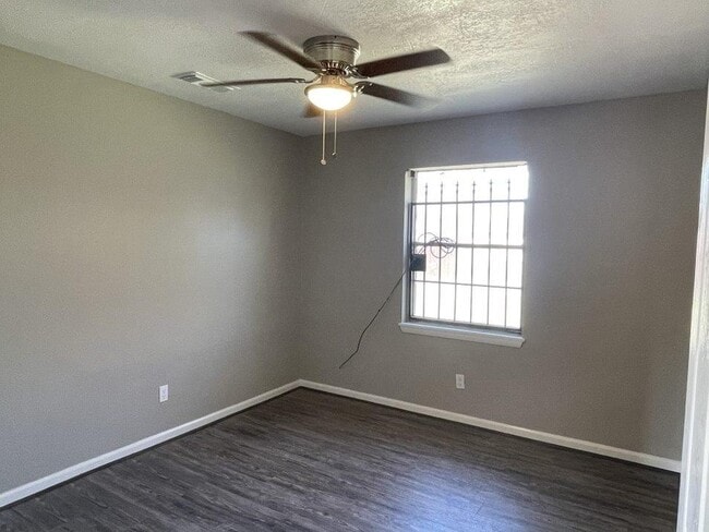 Building Photo - 4114 Ebbtide Dr