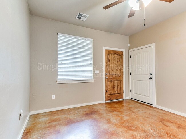 Building Photo - 2876 Muzzy St