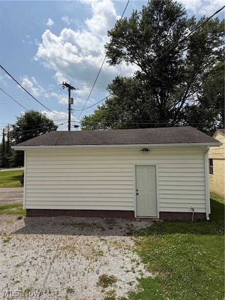 Building Photo - 2411 Bell St