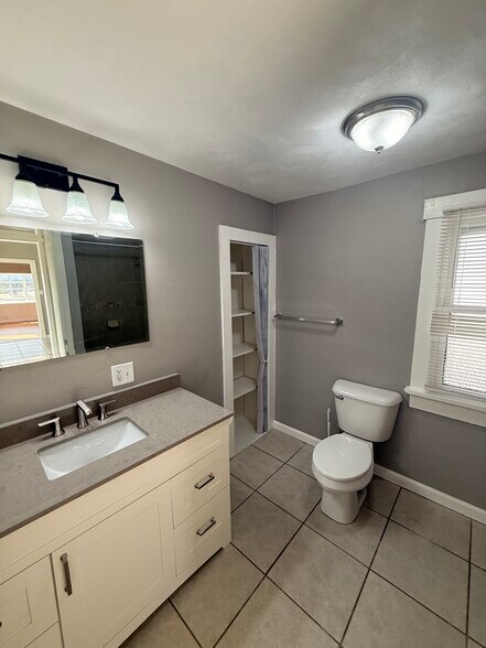 Bathroom 1 Main Level - 401 S 22nd St