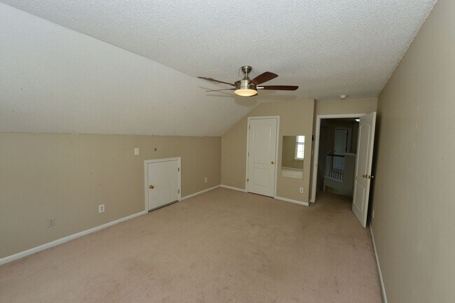 Building Photo - 517 Whisper Walk