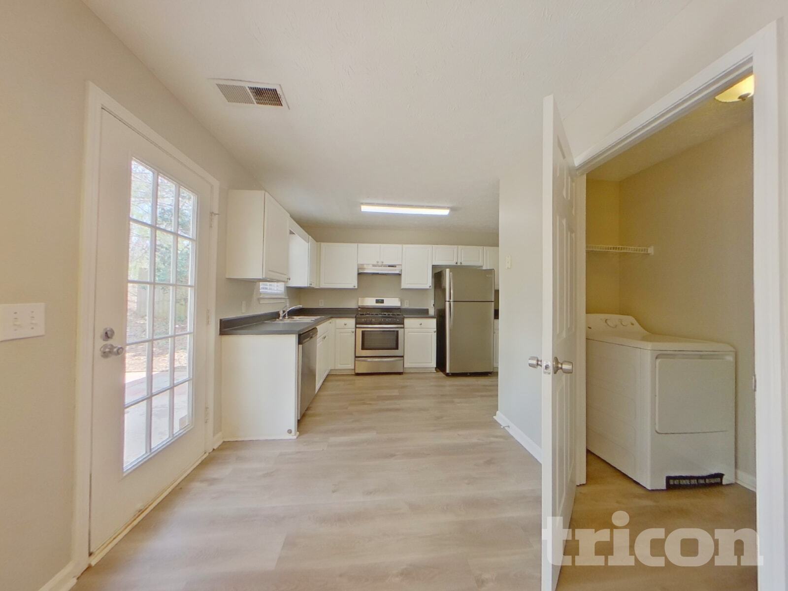 Building Photo - 6030 Savannah Dr