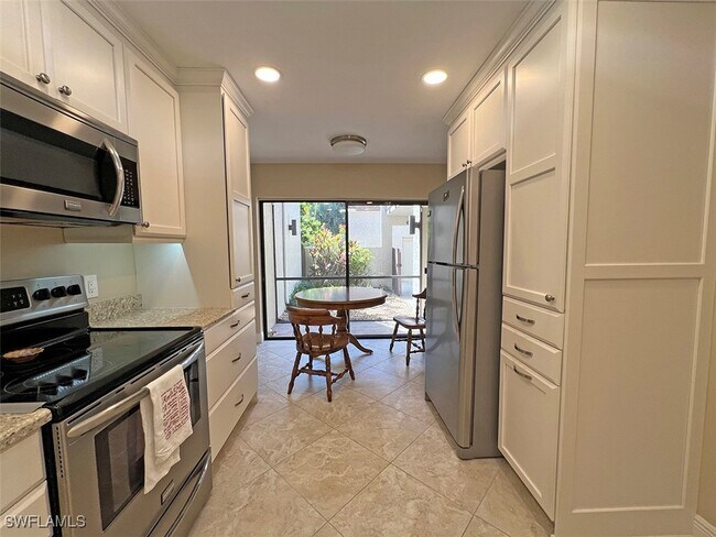 Building Photo - 15400 Cedarwood Ln