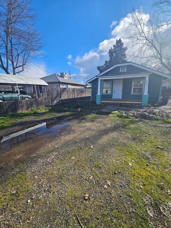 Building Photo - Newly Remodeled 2 Bedroom Home!