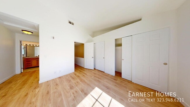 Building Photo - 18347 Saticoy St