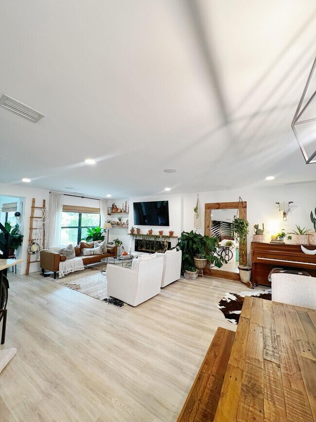 Building Photo - 9775 Arbor Meadow Dr