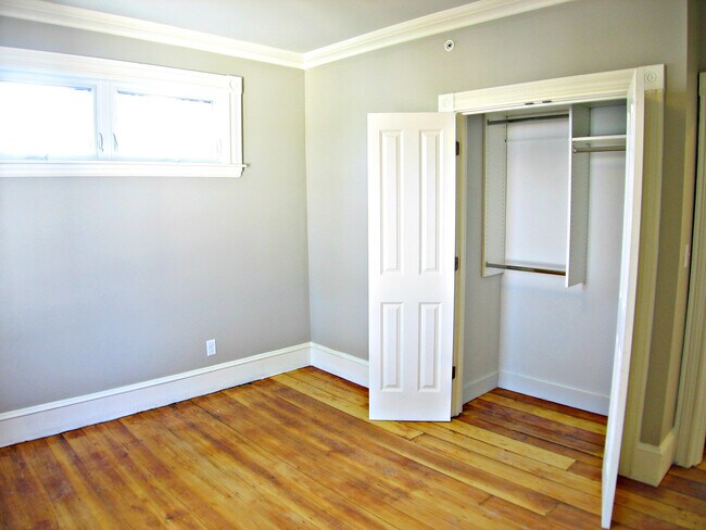 Building Photo - 14 Armstrong St