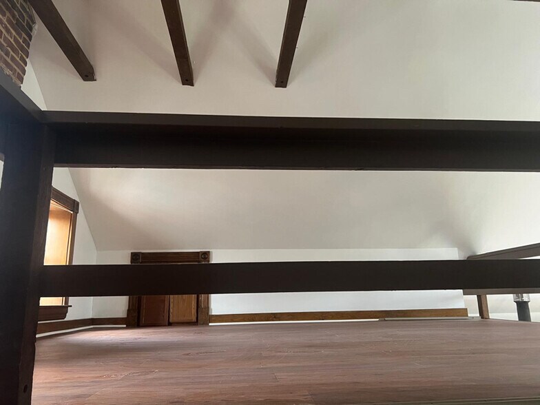 Building Photo - 210 E Main St