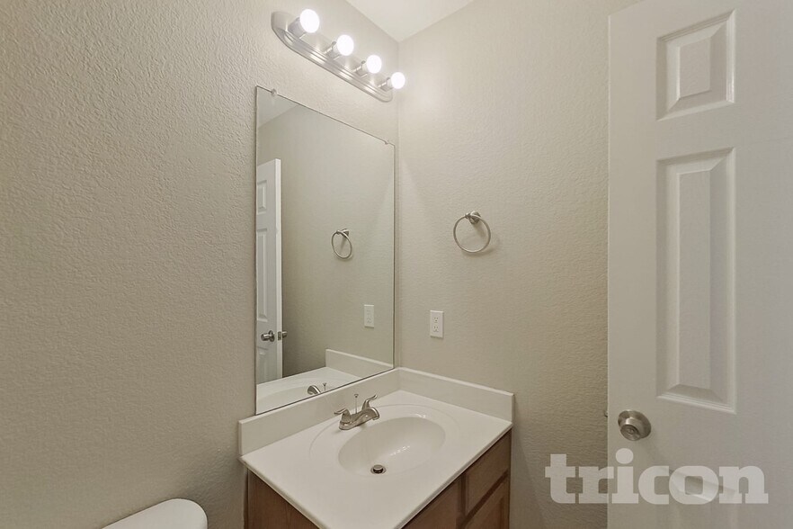 Building Photo - 429 Sandy Creek Dr
