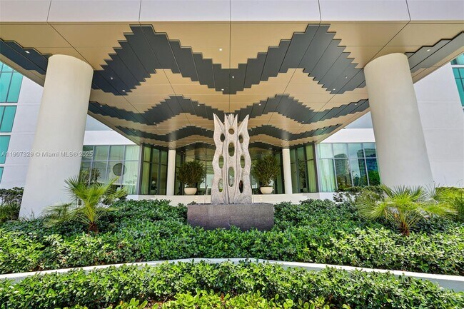 Building Photo - 650 NE 32nd St