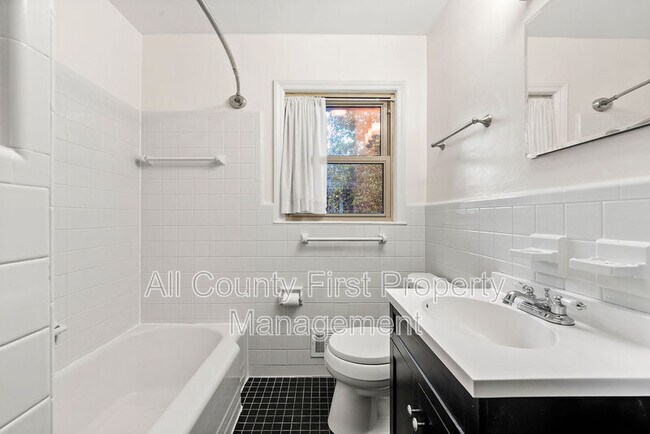 Building Photo - 2461 Fontaine Cir