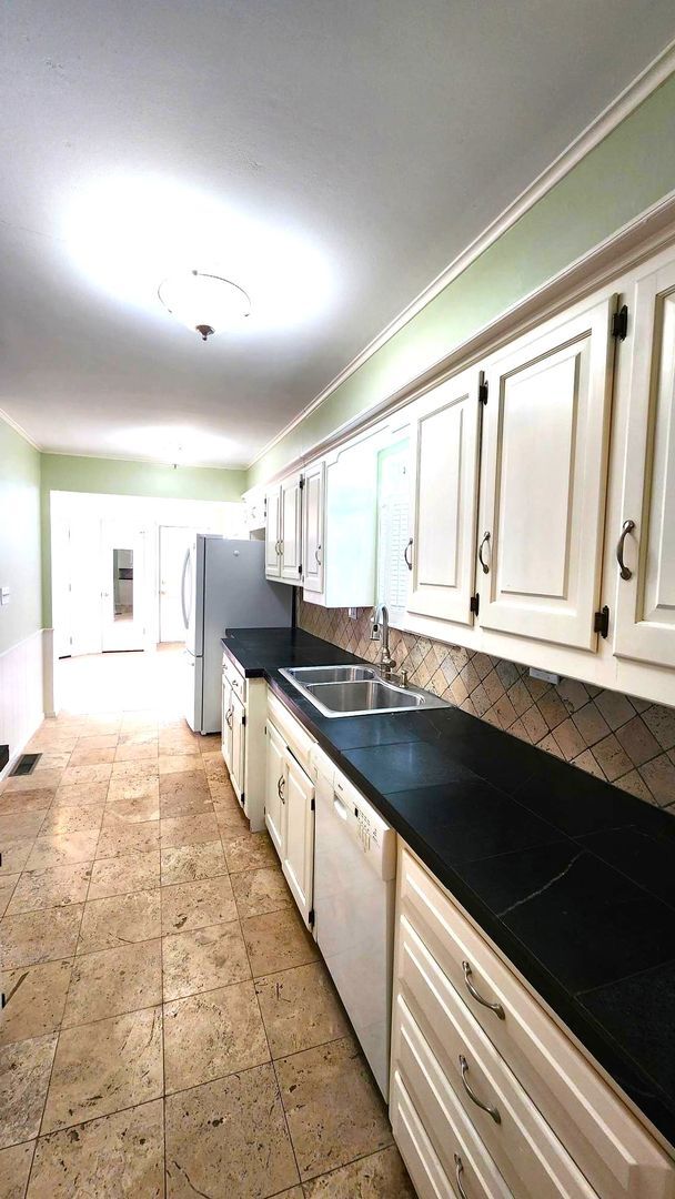 Building Photo - 3 Bed 2 Bath Townhome in Lakehurst Add NW OKC