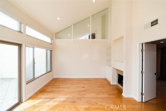 Building Photo - 13 Morena