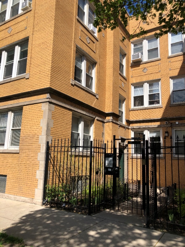 Building Photo - 4425 W Fullerton Ave