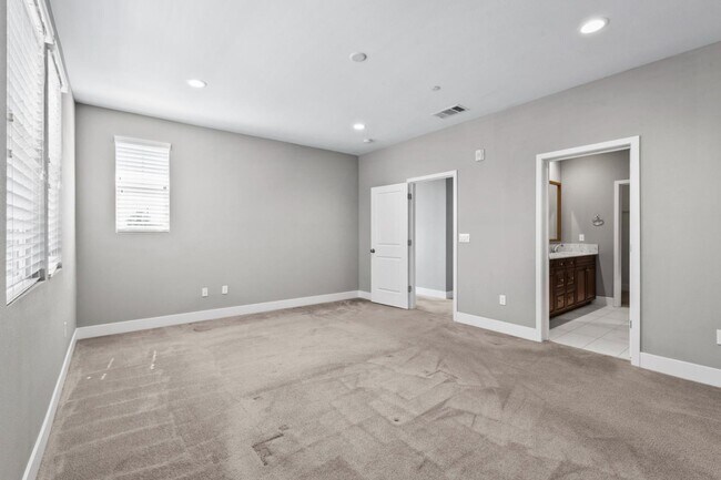 Building Photo - 118 Banano Ln