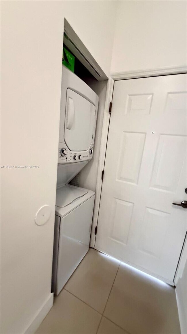 Building Photo - 695 SW 11th St