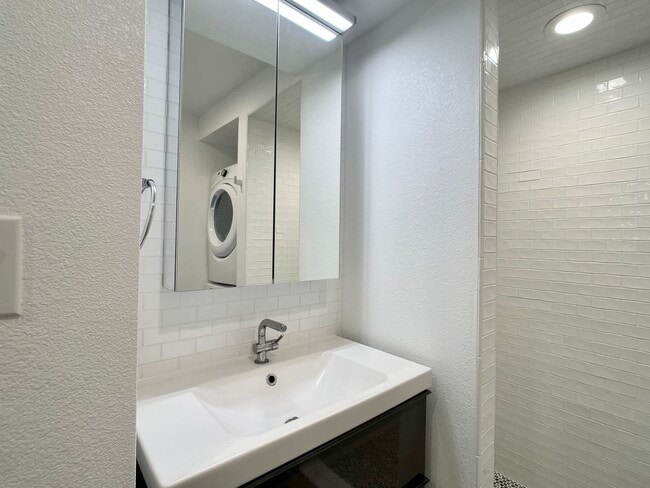 Building Photo - Furnished Studio in the Campus Area