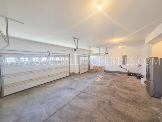 Building Photo - 885 Northview Dr