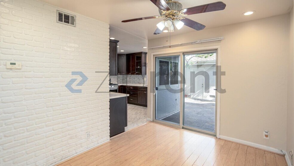 Building Photo - Unit