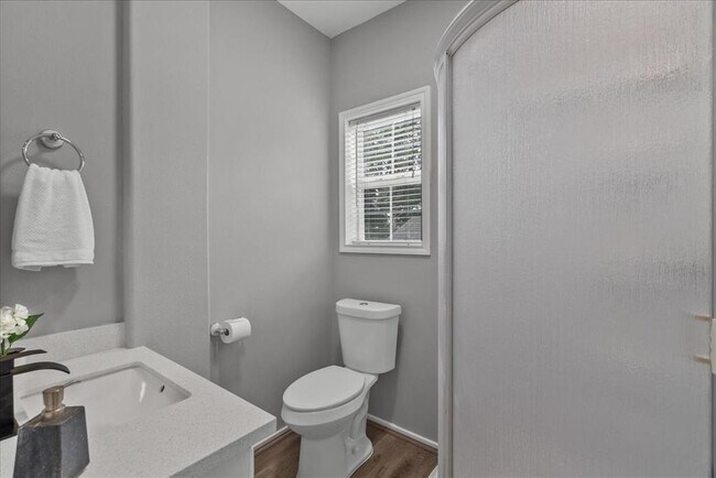 Building Photo - 401 Paradise Dr