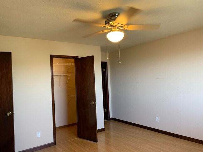 Building Photo - 6745 Ridge Top Dr