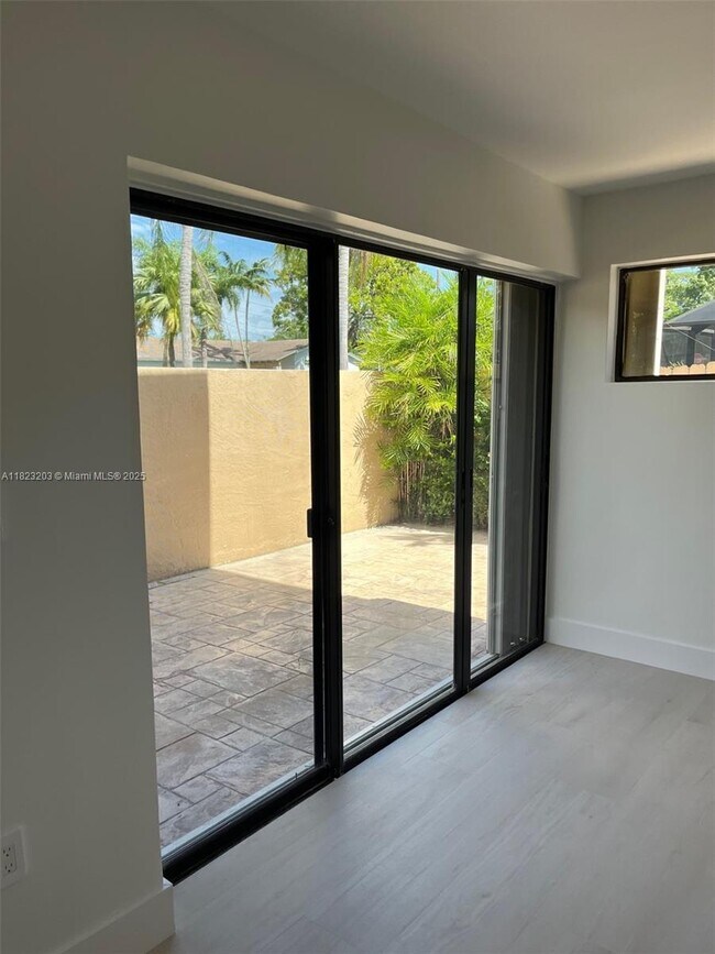 Building Photo - 15807 SW 90th Ct